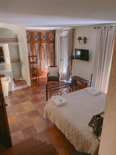 Iekārtas, Casa Lares in Casas de Don Pedro