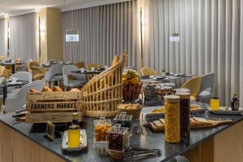 Food and beverages, Brit Hotel Paris Orly Rungis near De Lâ€™hotel De Ville