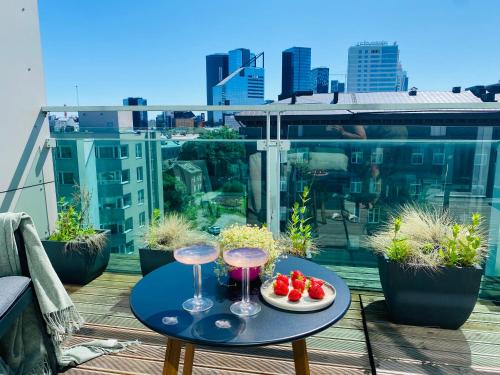 City Heart Apartment with a Sunny Rooftop Terrace, Tallinn