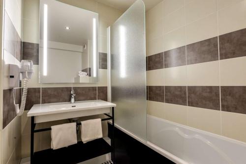 Brit Hotel Du Stade Rennes Ouest - image 6