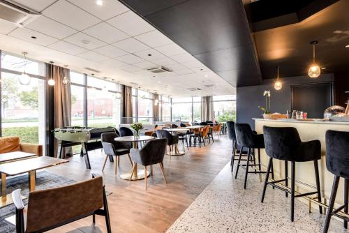 Étterem, Brit Hotel Du Stade Rennes Ouest in Rennes Külváros