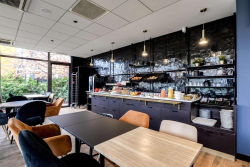 Étterem, Brit Hotel Du Stade Rennes Ouest in Rennes Külváros