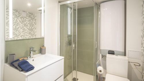 淋浴間, BonAppart 4 - Charme Napoléonien & Confort (BonAppart 4 - Charme Napoleonien & Confort) in 聖皮耶爾廣場