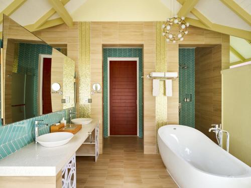 room detail thumbnail 2