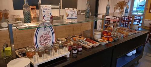 餐飲選擇, BRIT HOTEL Caen Hérouville (BRIT HOTEL Caen Herouville) in 埃魯維爾聖克萊