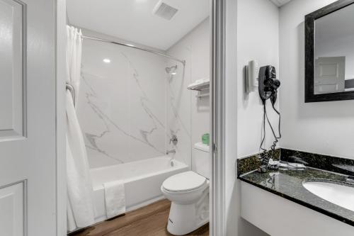 Quality Inn Laurinburg - image 9
