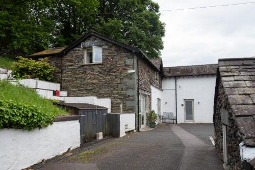 Ambleside Lake House - image 3