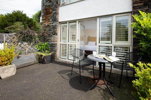 Ambleside Lake House - image 9