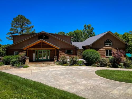 Rhinostar Lakeside Retreat in Ten Mile, USA