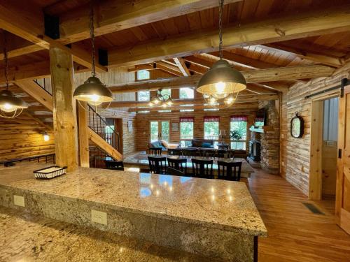 Rhinostar Lakeside Retreat in Ten Mile, USA