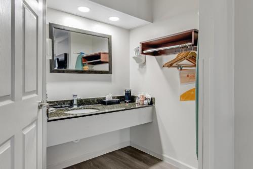 Quality Inn Laurinburg - image 11