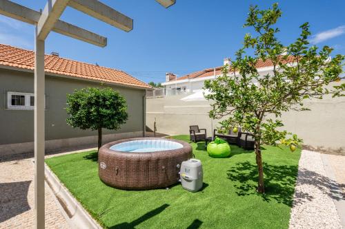 Host Wise - Terrace Delight House w Private Jacuzzi, Порту (фото 10)