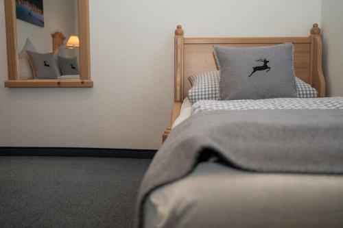 1 queen bed, 1 sofa bed