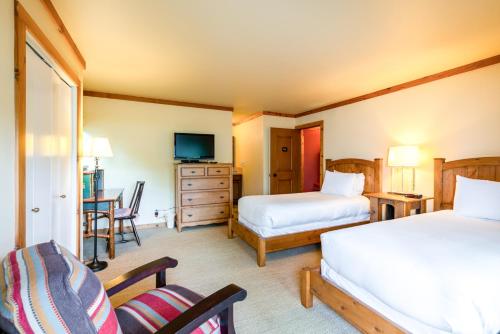 Spacious Wildflower Condo with Baldy Views