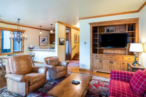 Spacious Wildflower Condo with Baldy Views