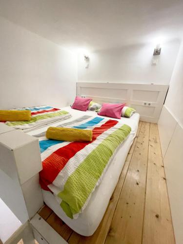 Rainbow Pearl Apartment at St Stephen' s Basilica, Budapešť (fotografie 8)