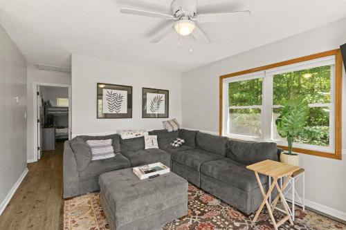 190 Rhododendron Dr by Carolina Stays in Beech Mountain, USA