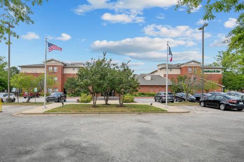 The Landmark Inn - image 12