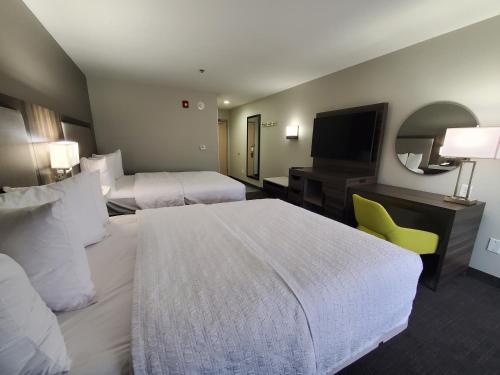 2 queen beds