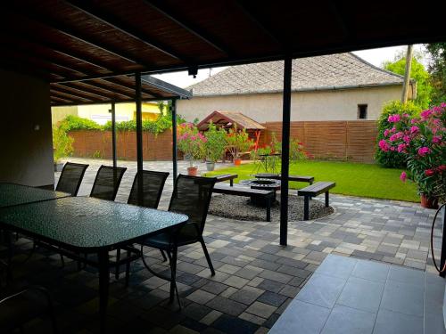 . Tahiti Garden Apartman