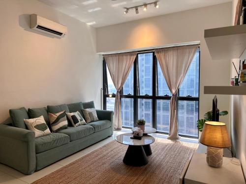 Charming Rustic Retreat with Cozy Interior and Sky Pool View Charming Rustic Retreat with Cozy Interior and Sky Pool View