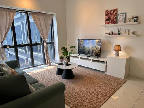 Charming Rustic Retreat with Cozy Interior and Sky Pool View Charming Rustic Retreat with Cozy Interior and Sky Pool View