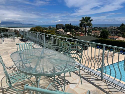 Balcony/terrace, Luxe et calme avec vue mer panoramique a Antibes in Maure