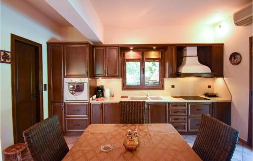 Kitchen, Stunning Home In Finikia in Iraklio