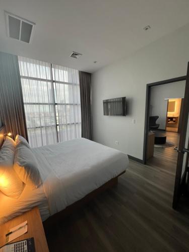 Wingate by Wyndham Long Island City - image 11