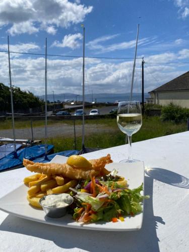 An Cruiscin Lan in 斯比達爾