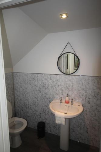 Bathroom, Woodend in Glenrothes