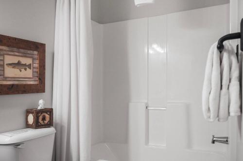 830 Mountain Cabin - image 12