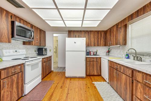 Sarasota Family Home Less Than 10 Mi to Beaches and Downtown in Sarasota, USA