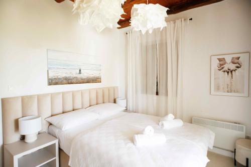 Villa del Lago with heated pool - image 2