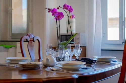 Martina's Home, Janov