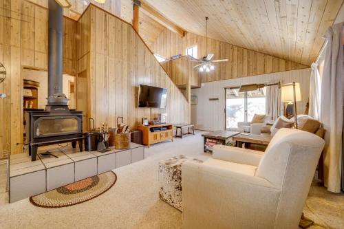 6 Mi to Sugar Bowl Resort: Soda Springs Cabin! - Granite Chief, CA