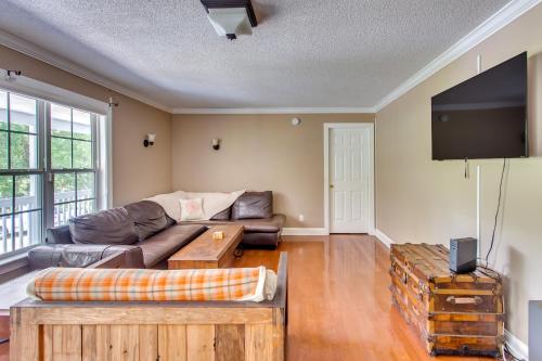 Spacious Conway Family Home Less Than 1and8 Mi to Boat Ramp in Conway, USA