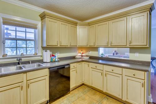Spacious Conway Family Home Less Than 1and8 Mi to Boat Ramp in Conway, USA