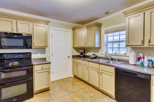 Spacious Conway Family Home Less Than 1and8 Mi to Boat Ramp in Conway, USA