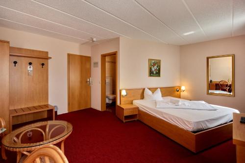TRIP INN Axxon Hotel 11.5km von Milower Land entfernt