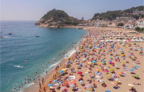 Three-Bedroom Apartment in Tossa de Mar - image 12