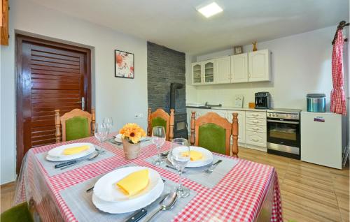 virtuve, Amazing Home In Sopron in Moždenec