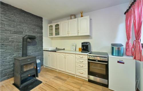 virtuve, Amazing Home In Sopron in Moždenec