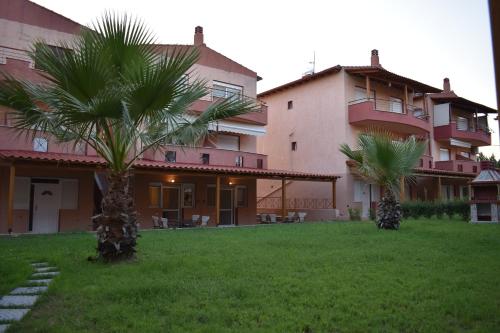 IKIES LUXURY MAISONETTE 200m from the beach