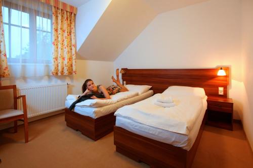 2 twin beds