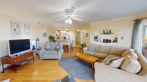 Dolphin Watch 01 by Tybee Beach Vacation Rentals Dolphin Watch 01 by Tybee Beach Vacation Rentals