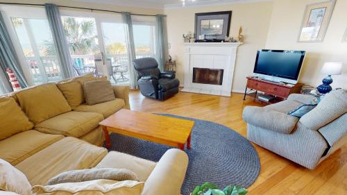 Dolphin Watch 01 by Tybee Beach Vacation Rentals Dolphin Watch 01 by Tybee Beach Vacation Rentals