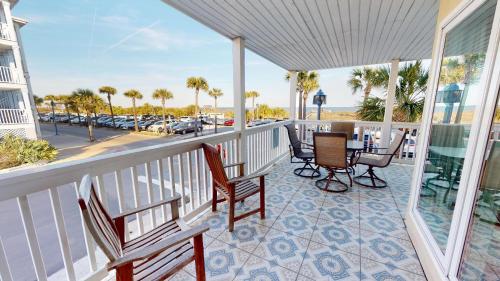 Dolphin Watch 01 by Tybee Beach Vacation Rentals Dolphin Watch 01 by Tybee Beach Vacation Rentals
