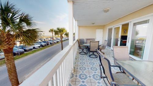 Dolphin Watch 01 by Tybee Beach Vacation Rentals Dolphin Watch 01 by Tybee Beach Vacation Rentals