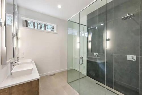 Modern Luxury Home Pool & Spa at Warren Dunes